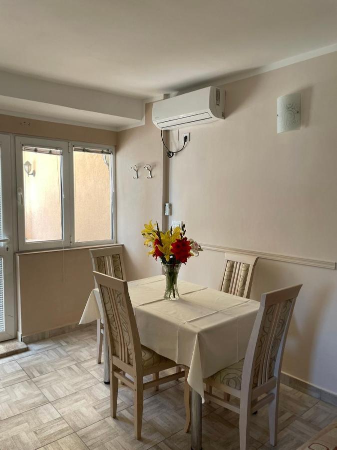 Apartman Pijavica Bijela Exterior foto